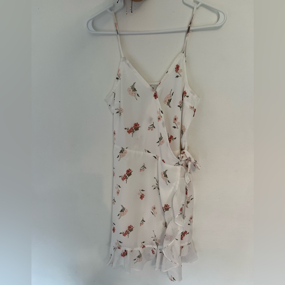 Brand New (No Tags) Hollister Cross Dress with floral print